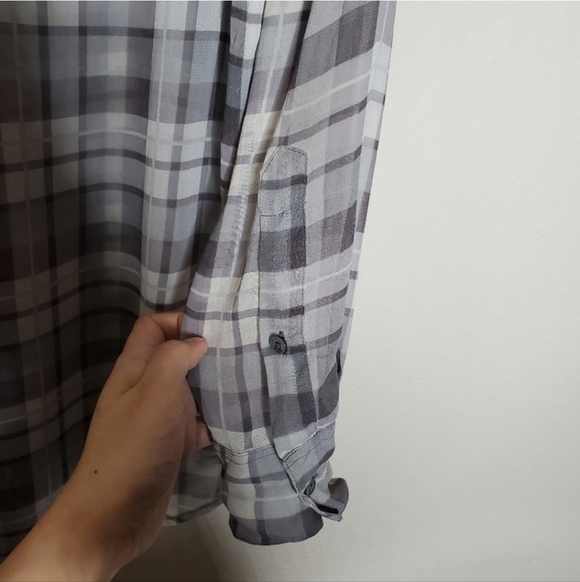 Aritzia Babaton Darien Gray Plaid Print Silk Button Front Long Sleeve Blouse Top - Picture 6 of 9